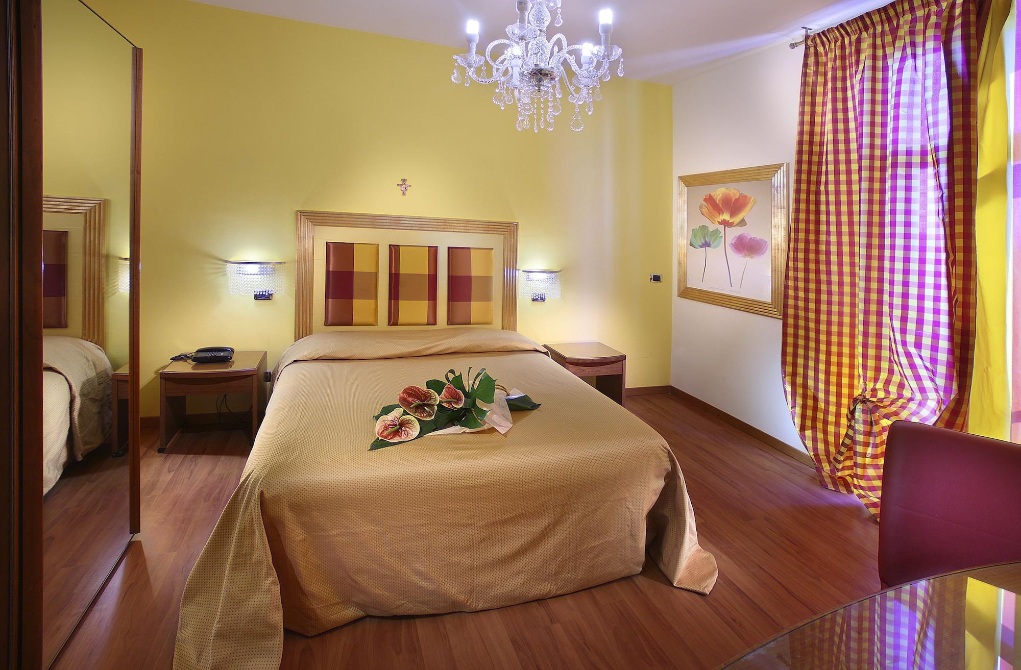 Hotel Nuovo Savi Montecatini Terme Bagian luar foto